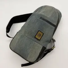 DISEL ディーゼル　ボディバッグ　スリングバッグ　ロゴ金具　デニム風のサムネイル