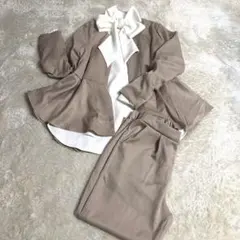 ペプラムジャケット　セットアップスーツ M ボウタイシャツ　M