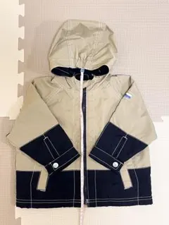 ベージュ　ウィンドブレーカー