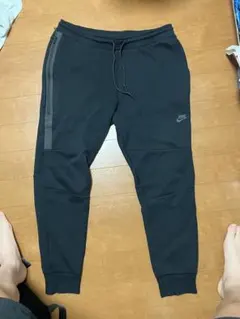 NIKE テックフリース　ブラック　ズボン