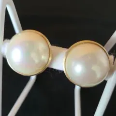 イヤリング　レトロ　大ぶり半球パール　ゴールドカラー