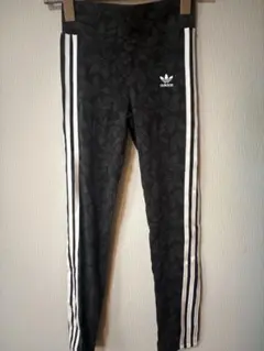 adidas 総ロゴ ブラック×グレーレギンス 150cm レディースの方でも✨