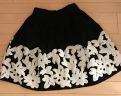花柄刺繍フレアスカート