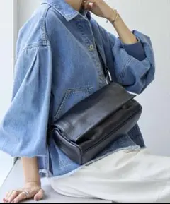 BEARDSLEY レザーボディバッグ