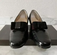 ☆銀座ヨシノヤ23cm黒レザーリボン付パンプスHV☆