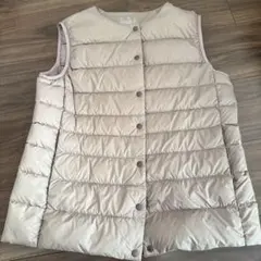 UNIQLO ベージュ ダウンベスト Mサイズ