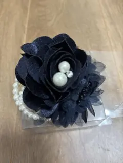 ネイビー花モチーフブローチ