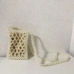 ホワイト パール風 スマホショルダーバッグ