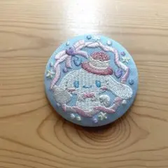 サンリオ　刺繍缶バッジ　シナモロール　シナモン