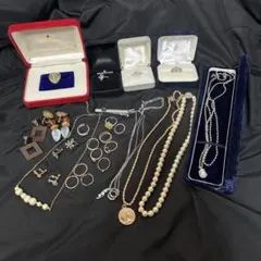 生前整理　遺品整理　多彩なデザインのアクセサリー　材質不明✨