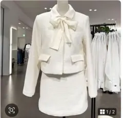 ホワイトリボン付きジャケットとショートパンツセットアップ