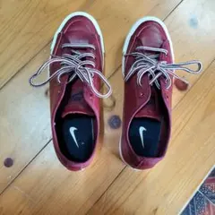 Nike バーガンディ スニーカー