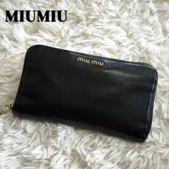 美品 miumiu ラウンドジップ 長財布 ウォレット 黒 金金具 ミュウミュウ ミュウミュウ 長財布 ラウンドジップ ゴールドロゴ 型押し レザー 黒