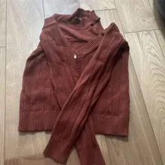 テラコッタ Vネック リブ編みセーター