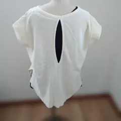 アイボリー 半袖Tシャツ リブ編み 背面切り込み美品(^^)