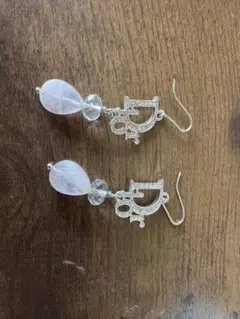 Christian Dior Dロゴ ラインストーン ピンク スイング ピアス