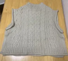 ケーブル編み ニットベスト