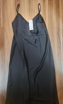 ユニクロ　サテンキャミソールワンピース