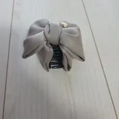 グレー リボン型ヘアクリップ
