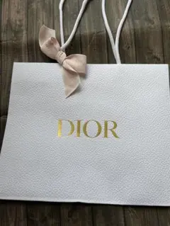 Dior ホワイトショッパー リボン付き