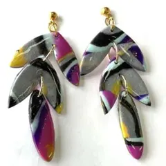 6329 ピンクとイエロー、ブラックとグレー、ホワイトの3連ピアス