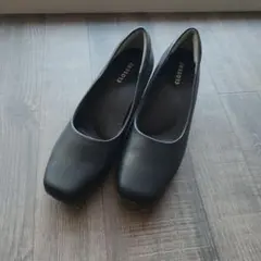 CLOSSI　フォーマルパンプス　24.5cmのサムネイル