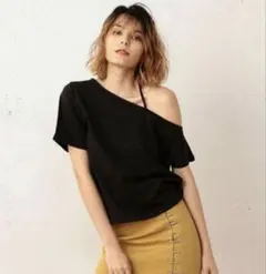 美品　オフショルダー　Tシャツのサムネイル