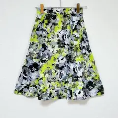 美品　ルゥデルゥ 花柄フレアスカート S 黄緑 グレー 総柄 後ろゴム 日本製のサムネイル