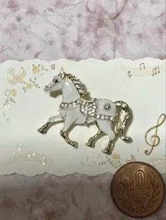 2026年干支‼️白い馬のクリスタルブローチ、新品未使用配送料込み‼️