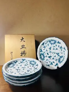 伊右衛門　染付 花唐草文 皿5枚セット 木箱入りのサムネイル