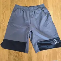adidas グレー ハーフパンツ