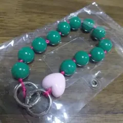 最終お値下げ♥️ハート♥️型はチャーム付きビーズストラップ