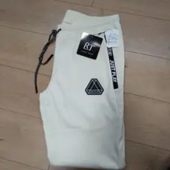 JUST PLAY クリーム色 スリムフィットパンツ