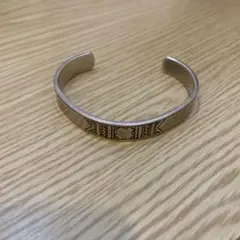 ナバホ族アーティスト メアリー&ケン.ビル バングル - メルカリ