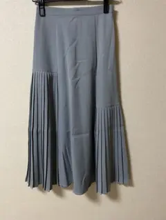 ナチュラルビューティーベーシック プリーツロングスカート