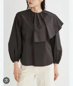 専用Mila Owenミラオーウェン ネックフリルドレープパフスリーブブラウス