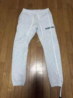 ESSENTIALS グレー ジョガーパンツ