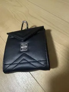 GIVENCHY ポーチ ブラック カラビナ付き　ジバンシー