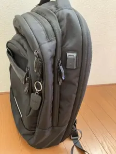 ビジネスリュック ブラック 大容量 多機能 PC収納可能