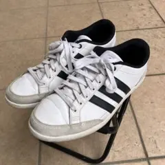 adidas スニーカー ホワイト/ブラック 3本ストライプ