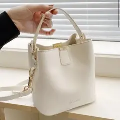 【新品未使用】アイボリー スクエアハンドバッグ PVC ゴールド金具 SHEIN