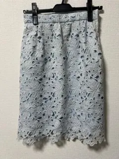 ストロベリーフィールズ　花柄タイトスカート