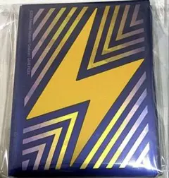 き*た様 【新品・匿名配送】海外限定 雷 ピカチュウ デッキシールド スリーブ