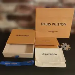 LOUIS VUITTON ギフトボックス 四つ葉のクローバーチャームセット