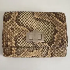 美品 FENDI ピーカブー セレリア 三つ折り 財布 パイソン ターンロック