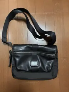 TUMI ショルダーバッグ ブラックのサムネイル