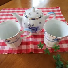 マキシムブルー青い花柄 ティーポットとカップセット