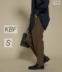 1141 KBF illi ワンタックスリムテーパードパンツ