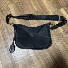 PRADA ノベルティのブラック ショルダーバッグ