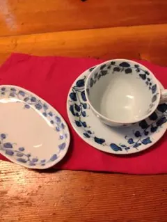 青と白の花柄ティーカップとソーサーセット
